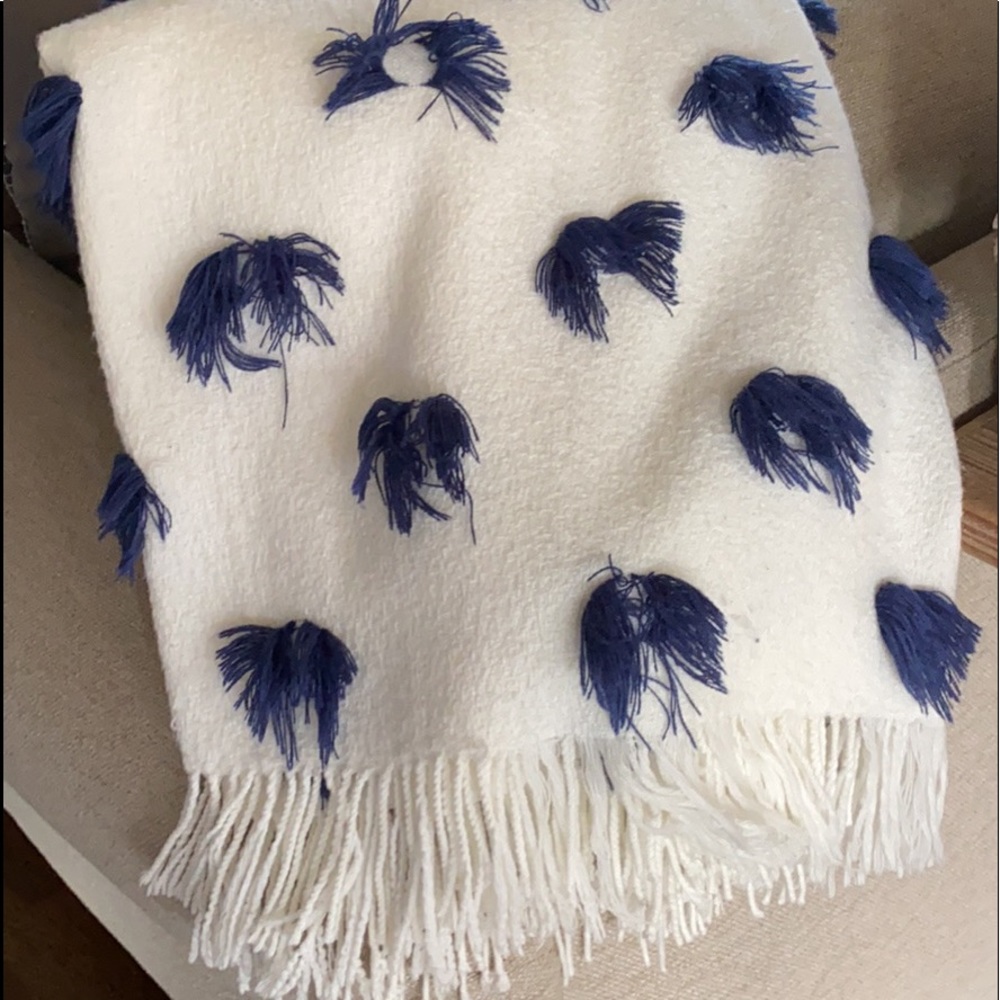 Pillows and throws